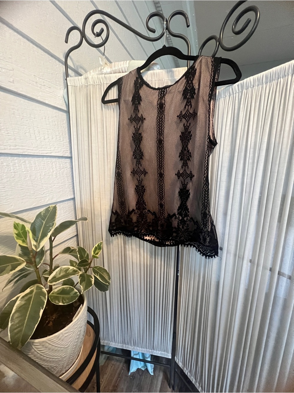 Max Studio Black Lace Sleeveless Overlay Top